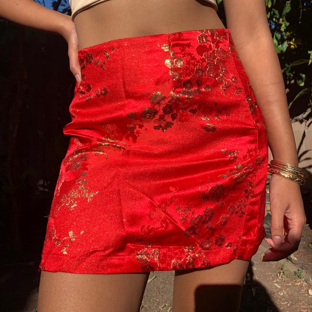 Red skirt with floral details